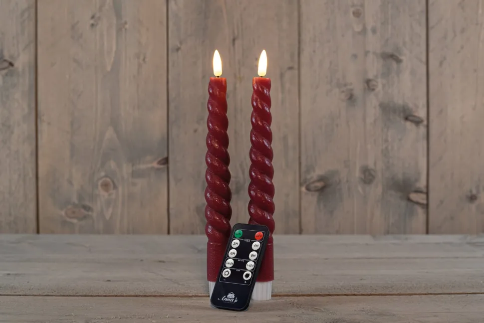 Rustik Lys Stabkerzen Swirl bordeaux 8,5 Std. 2 St.